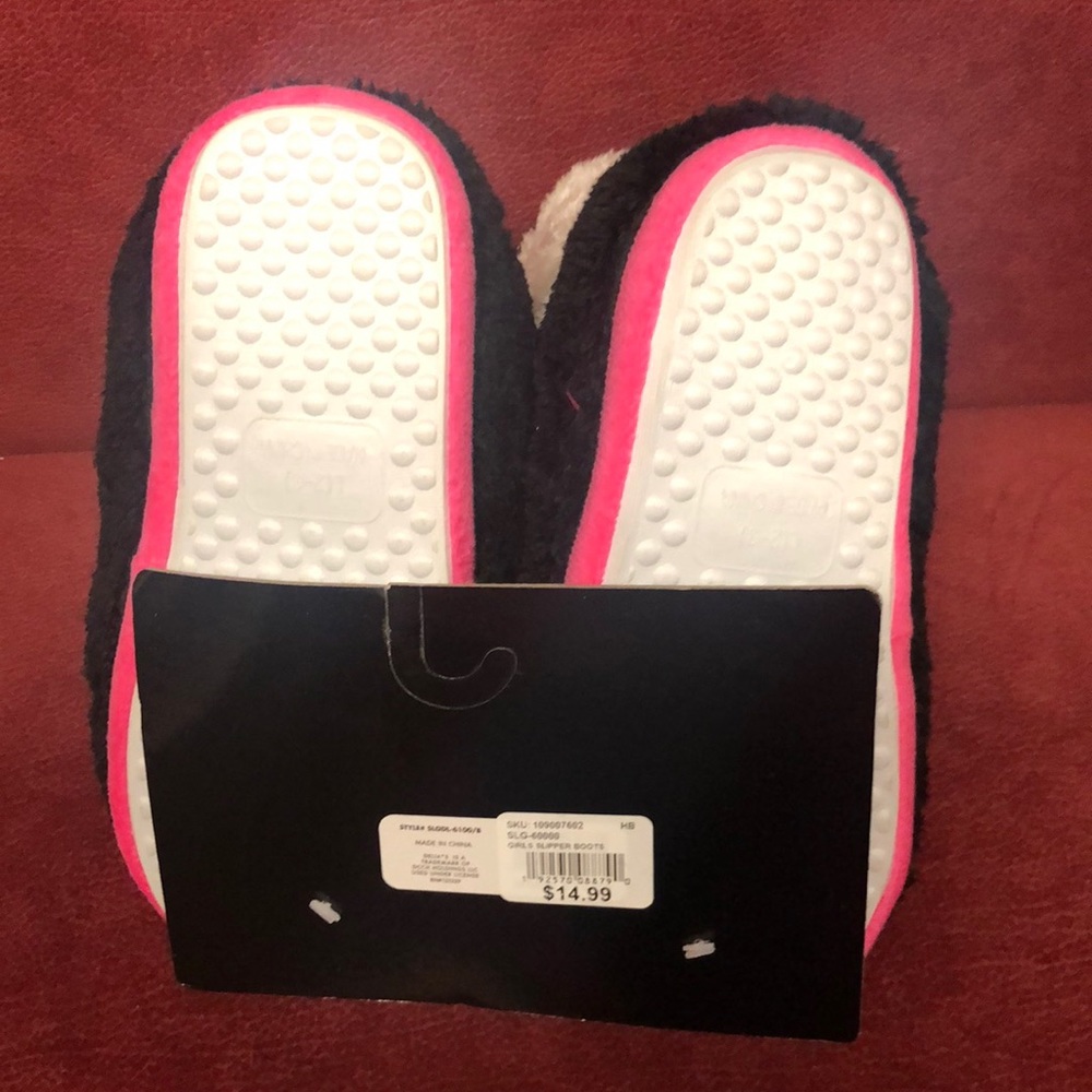 Slippers - Picture 3 of 4